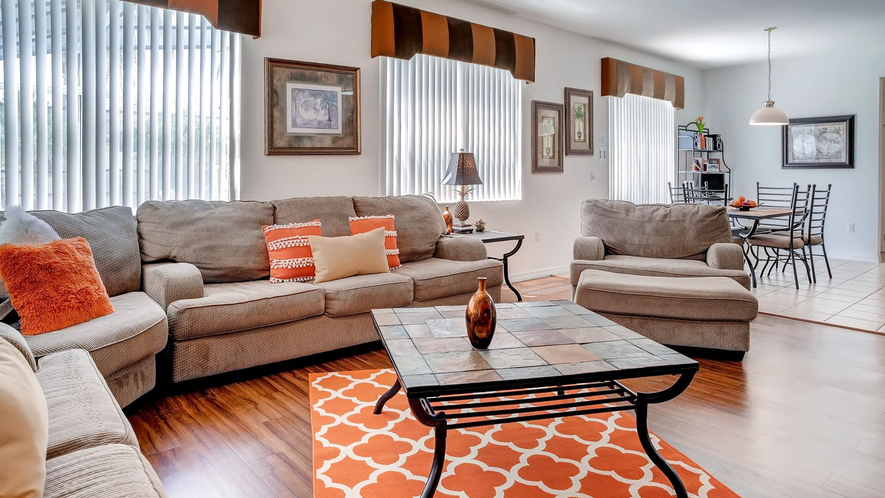 Photo of Livingroom in Windwood Bay