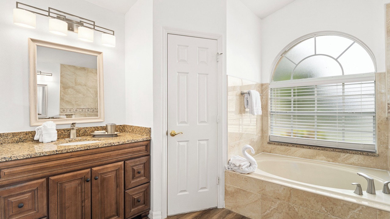 Photo of Bathroom in Orange Tree