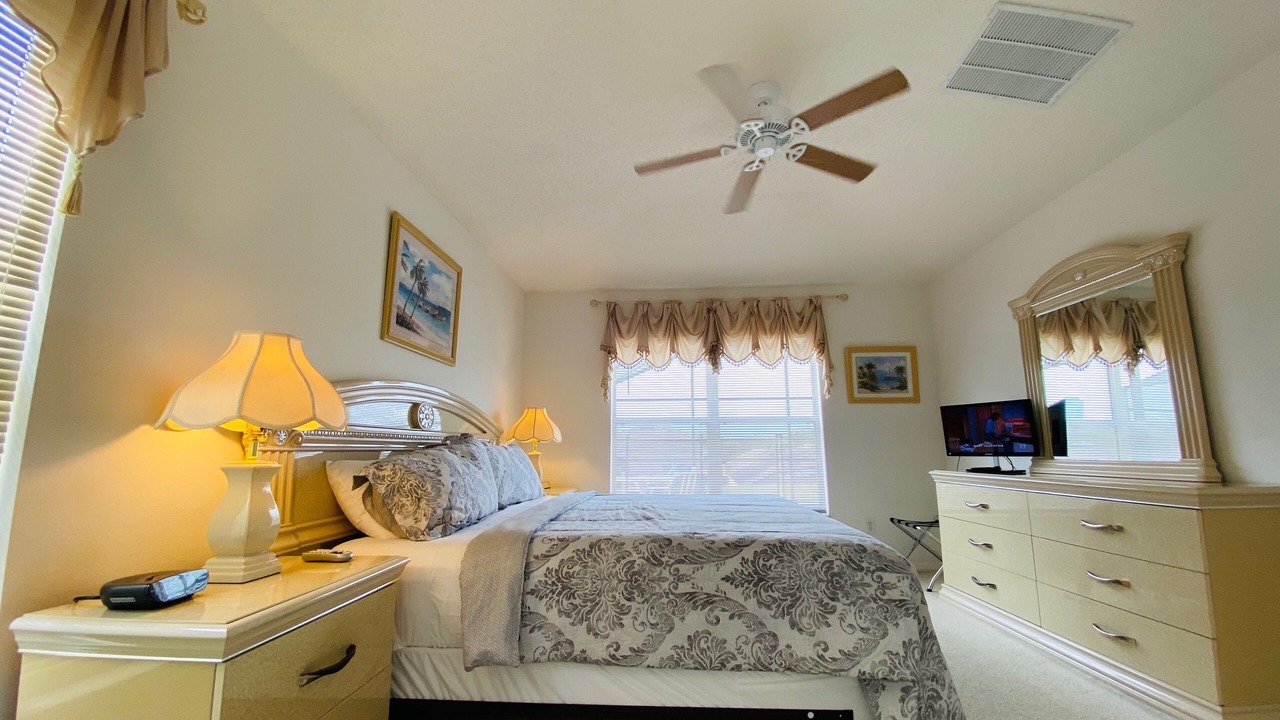 Photo of Bedroom in Bay Lake