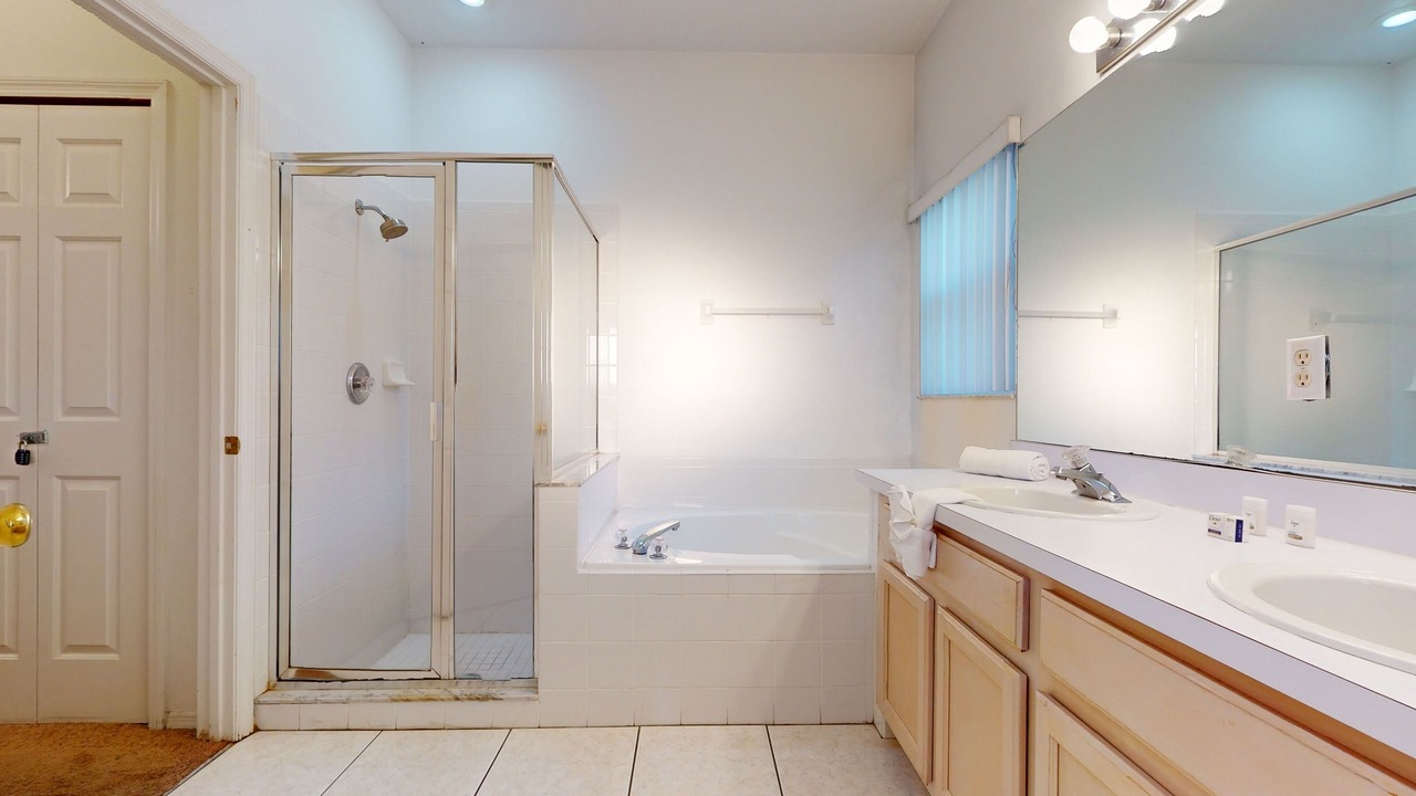Photo of Bathroom in Esprit