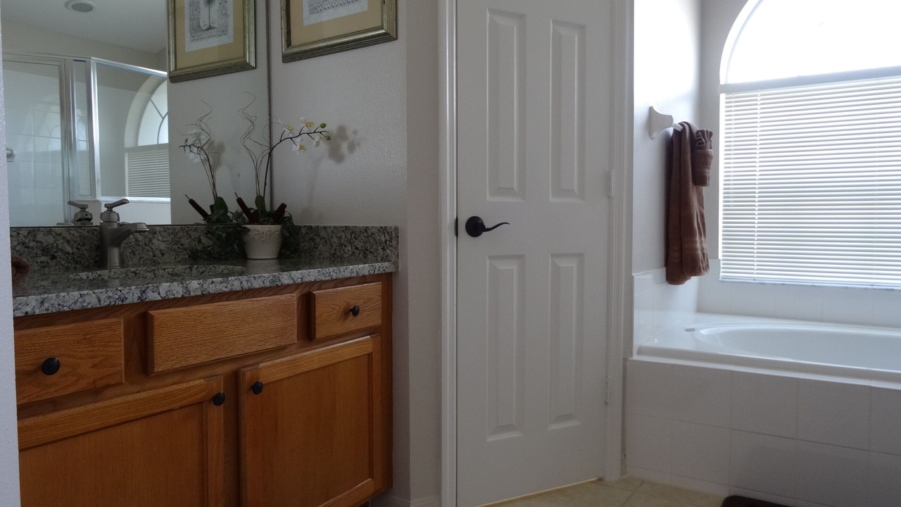 Photo of Bathroom in Orange Tree