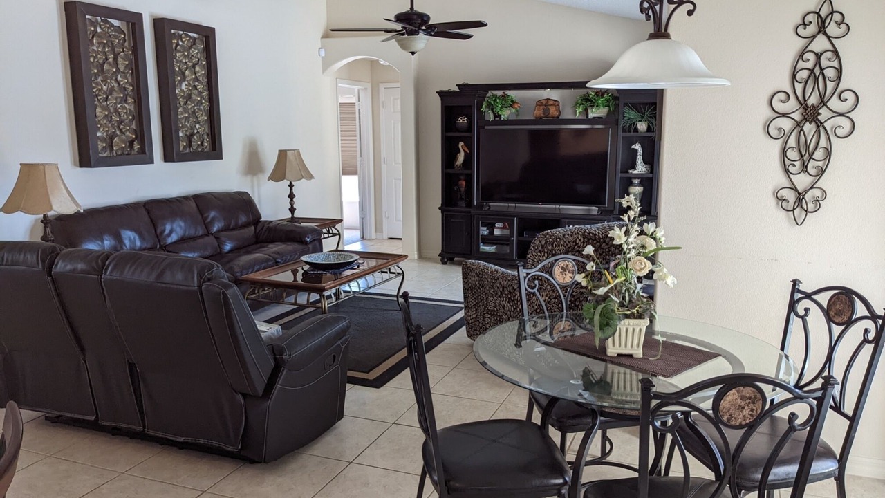 Photo of Livingroom in Orange Tree