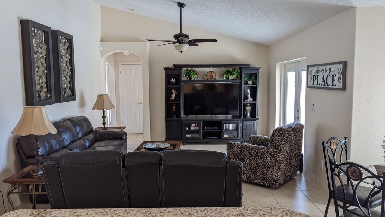 Photo of Livingroom in Orange Tree