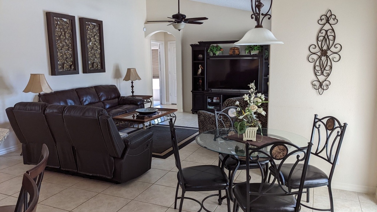 Photo of Livingroom in Orange Tree