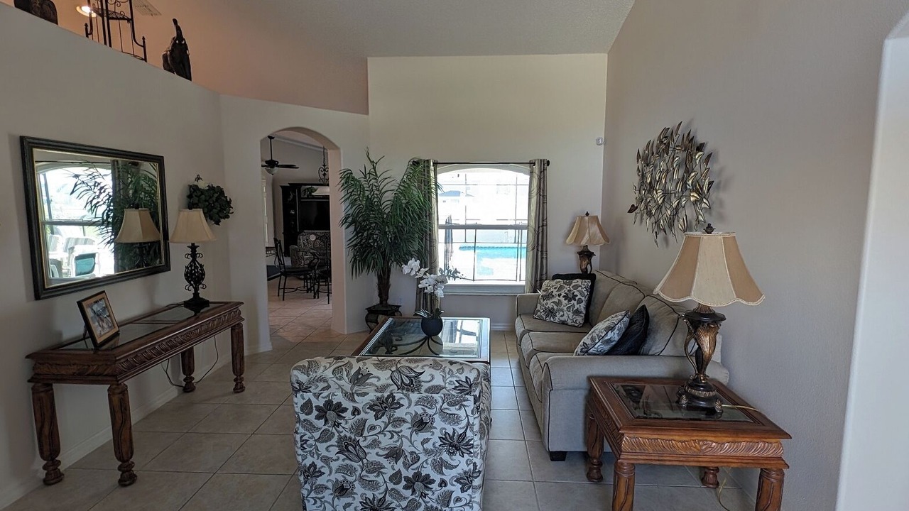 Photo of Livingroom in Orange Tree