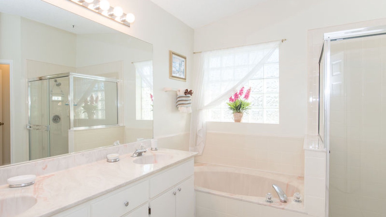 Photo of Bathroom in Windward Cay
