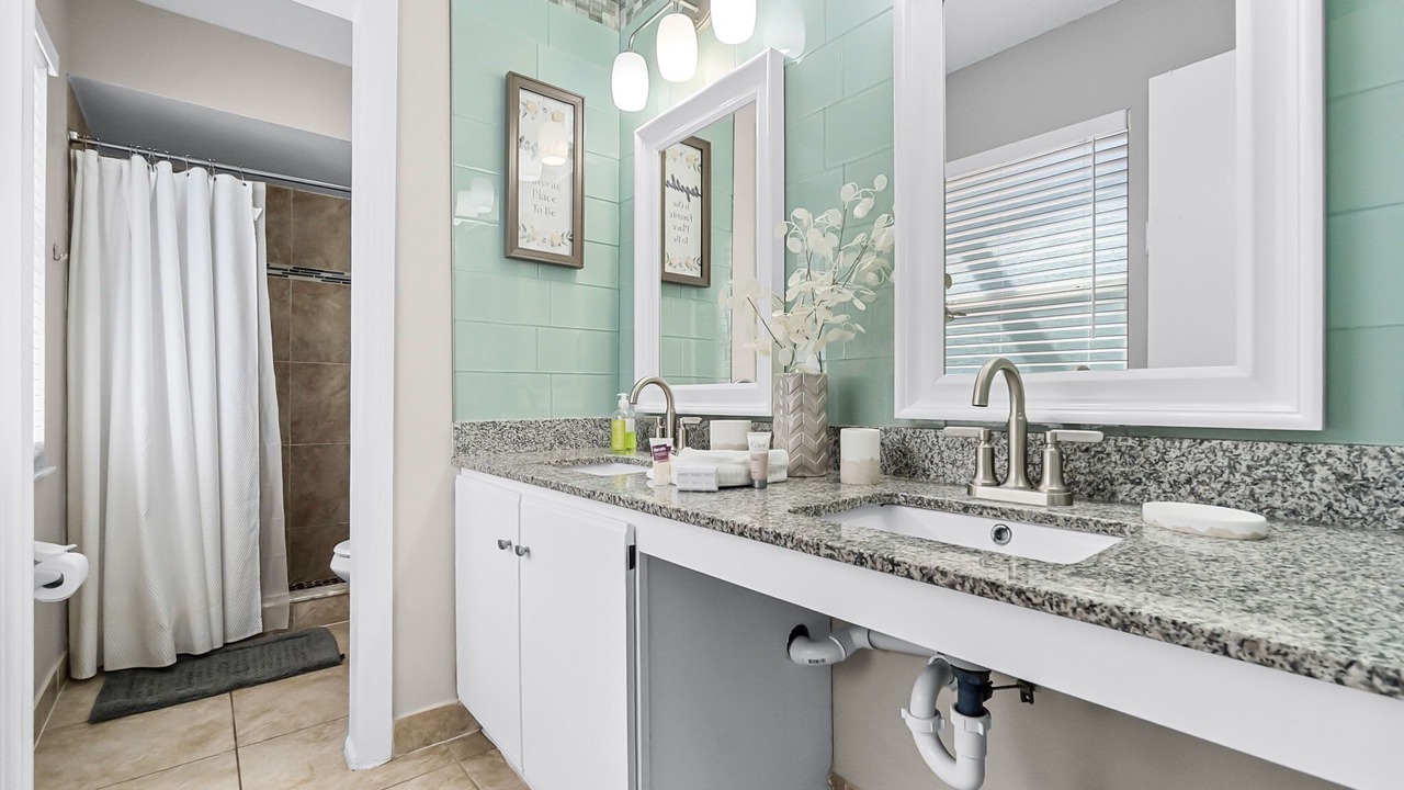Photo of Bathroom in Buena Ventura Lakes