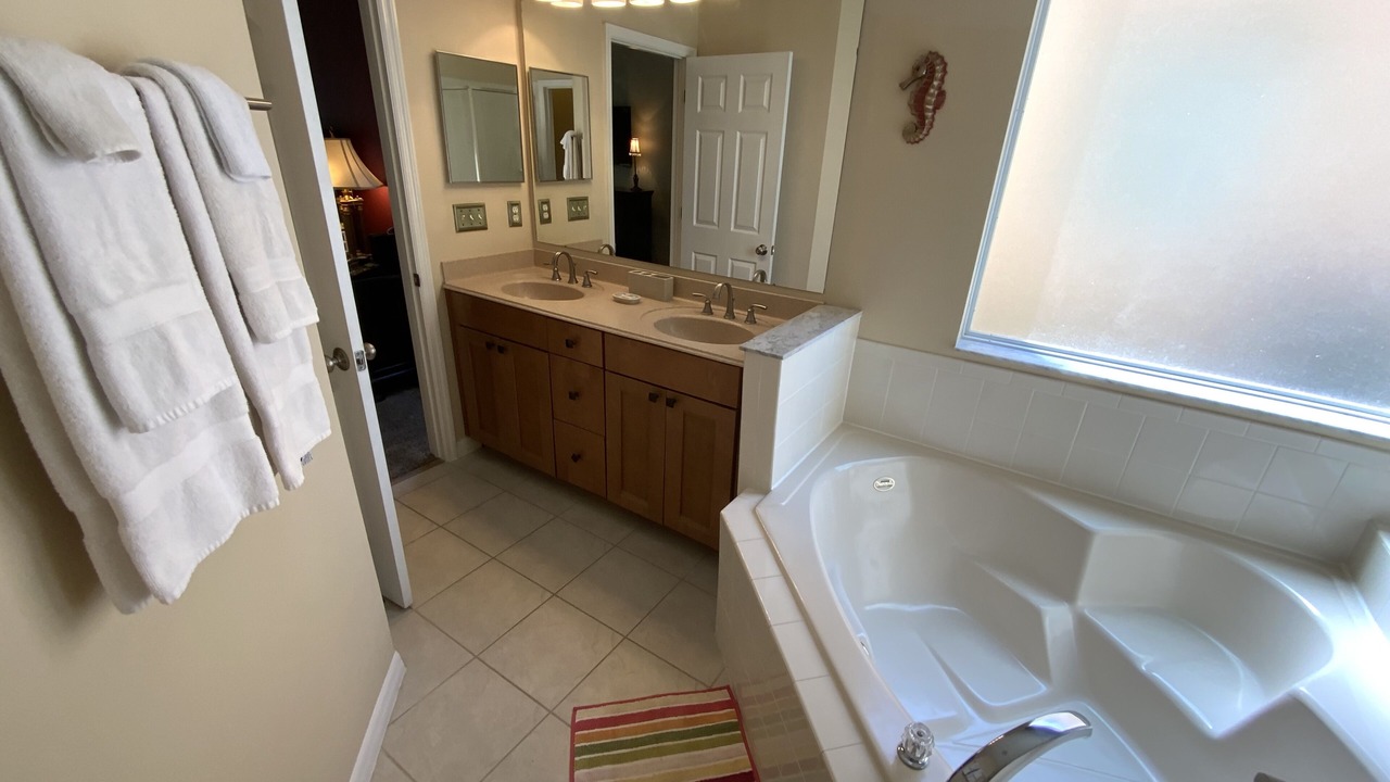 Photo of Bathroom in Seasons