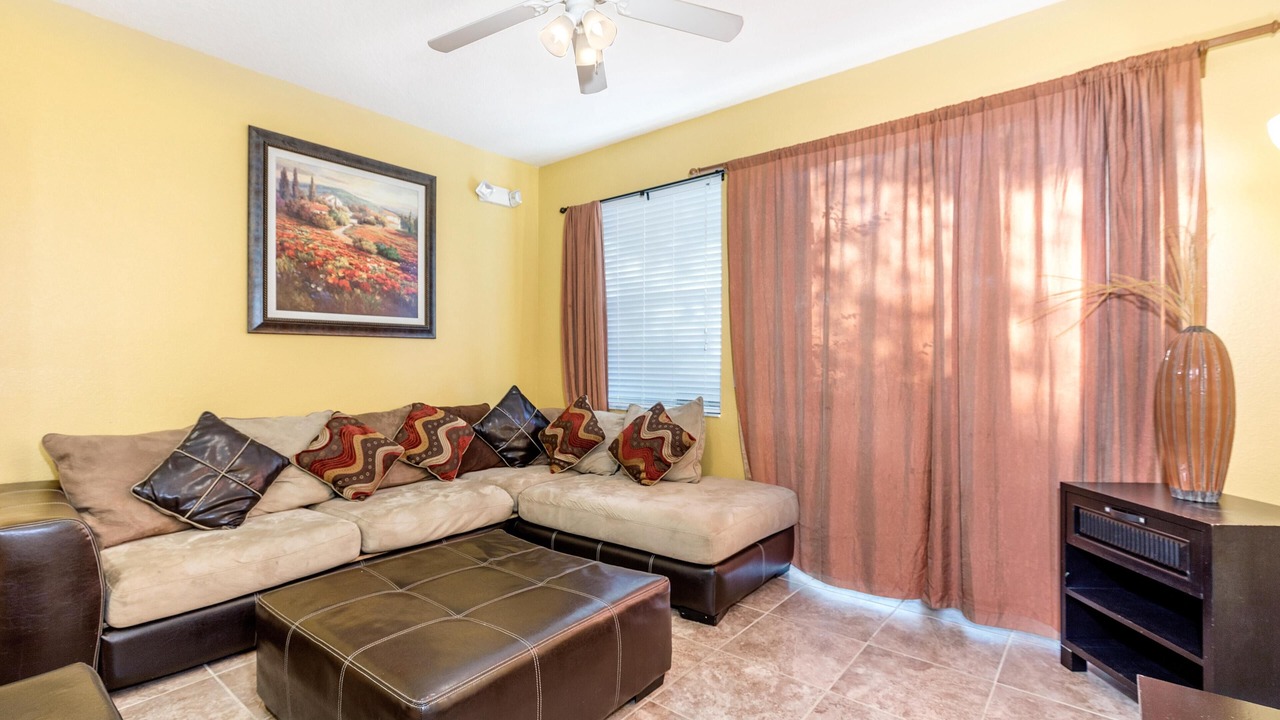 Photo of Livingroom in Crestwynd Bay