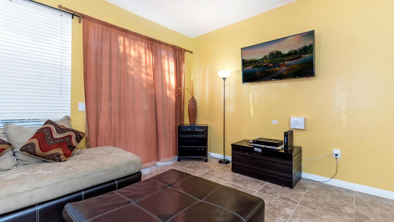 Photo of Livingroom in Crestwynd Bay
