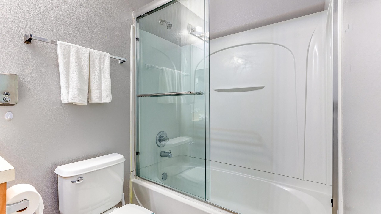 Photo of Bathroom in Crestwynd Bay