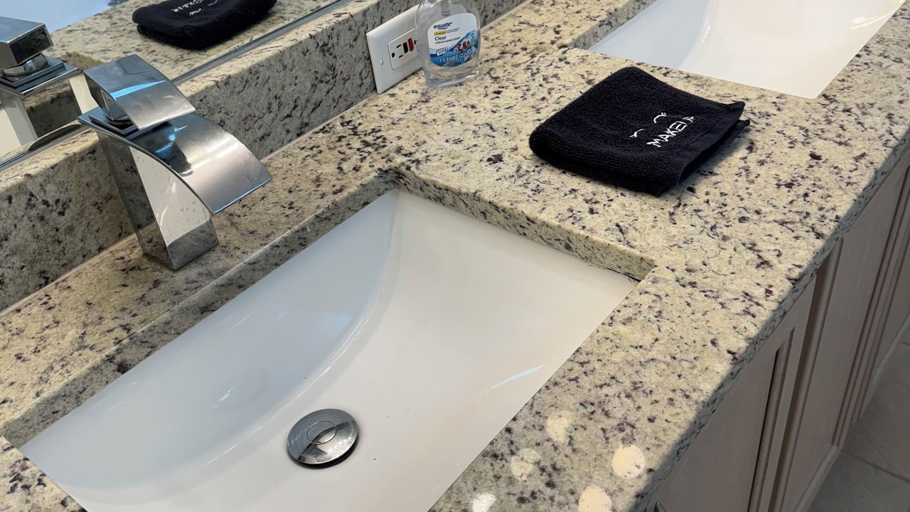 Photo of Bathroom in Esprit