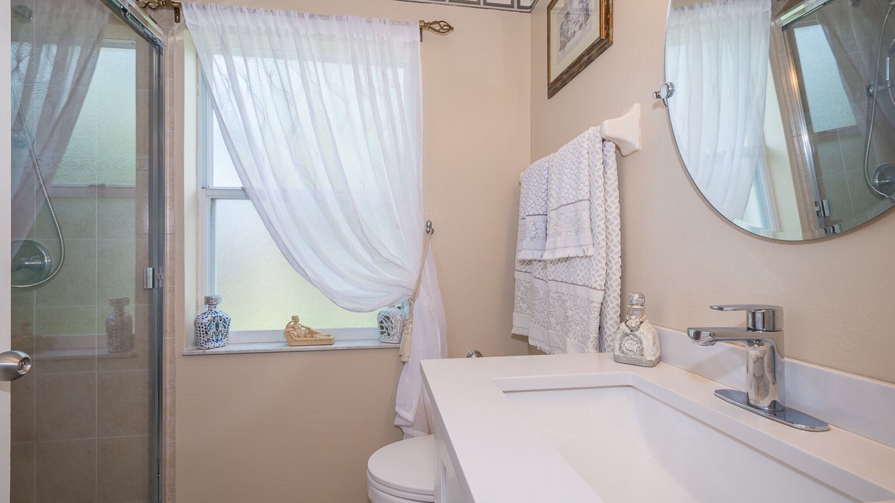 Photo of Bathroom in Buena Ventura Lakes