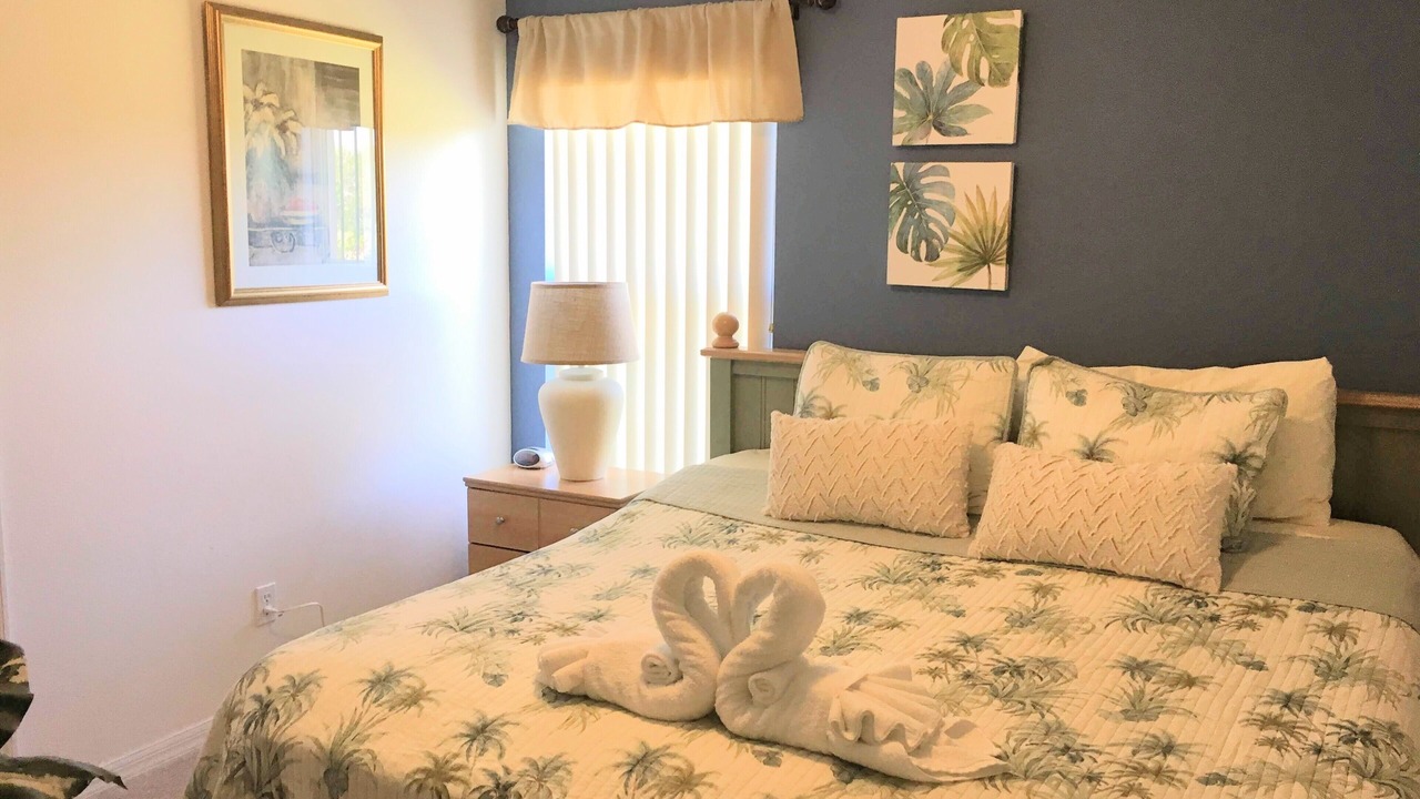 Photo of Others in Orange Tree