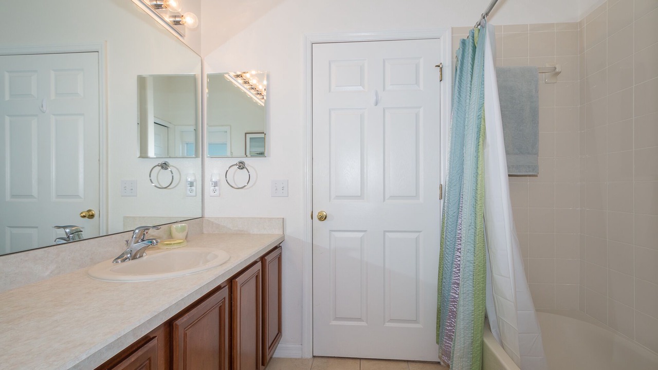 Photo of Bathroom in Crescent Lakes