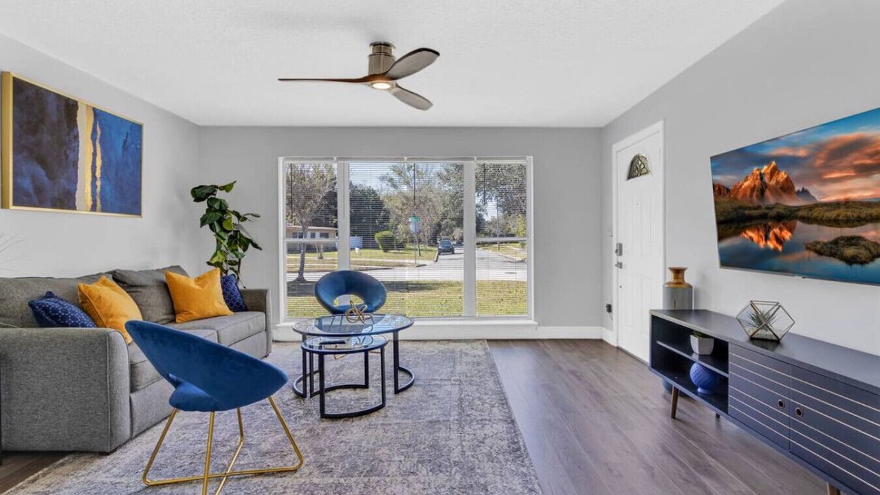 Photo of Livingroom in Englewood Park