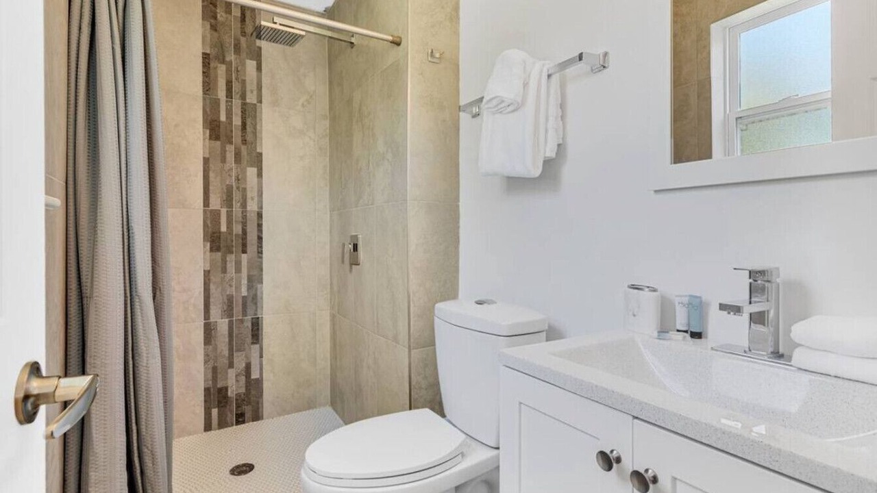 Photo of Bathroom in Englewood Park