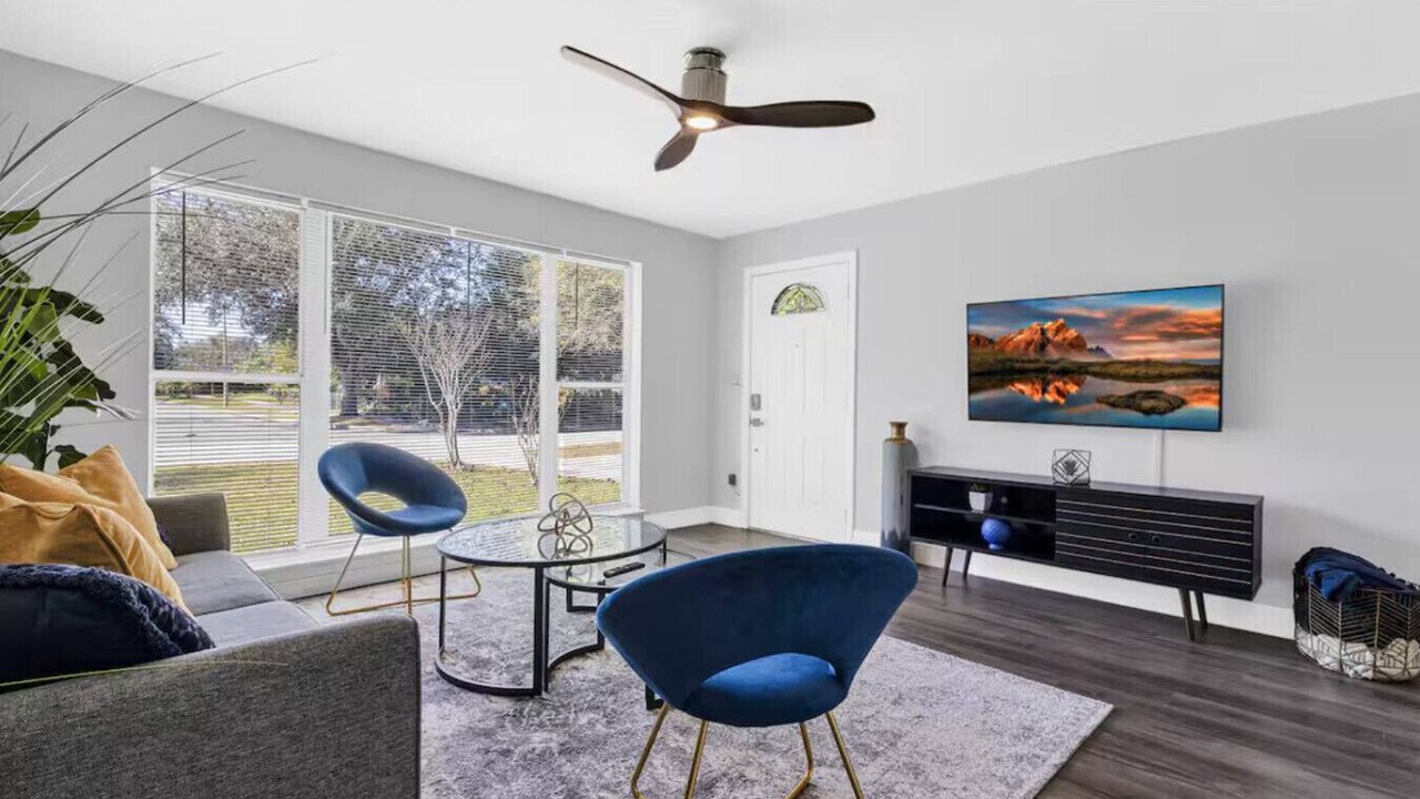 Photo of Livingroom in Englewood Park