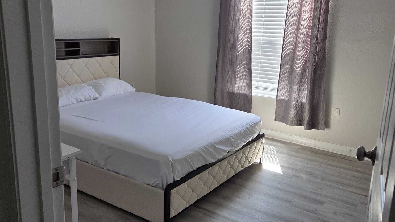 Photo of Bedroom in Oak Ridge