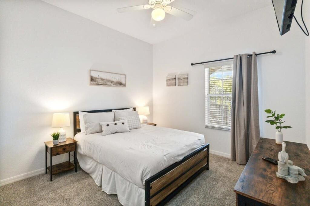 Photo of Bedroom in Bahama Bay