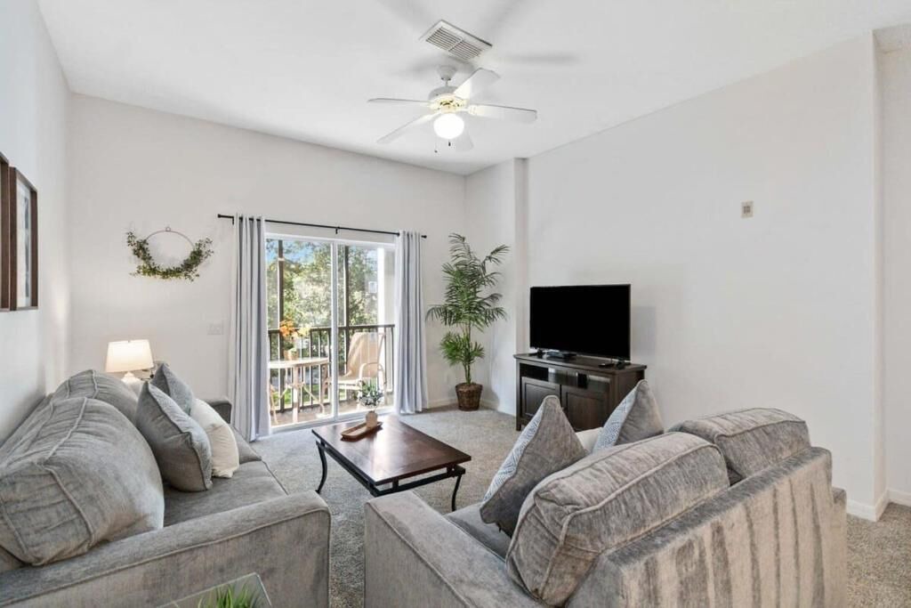 Photo of Livingroom in Bahama Bay