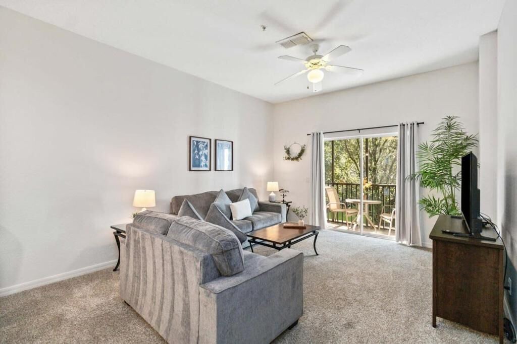 Photo of Livingroom in Bahama Bay