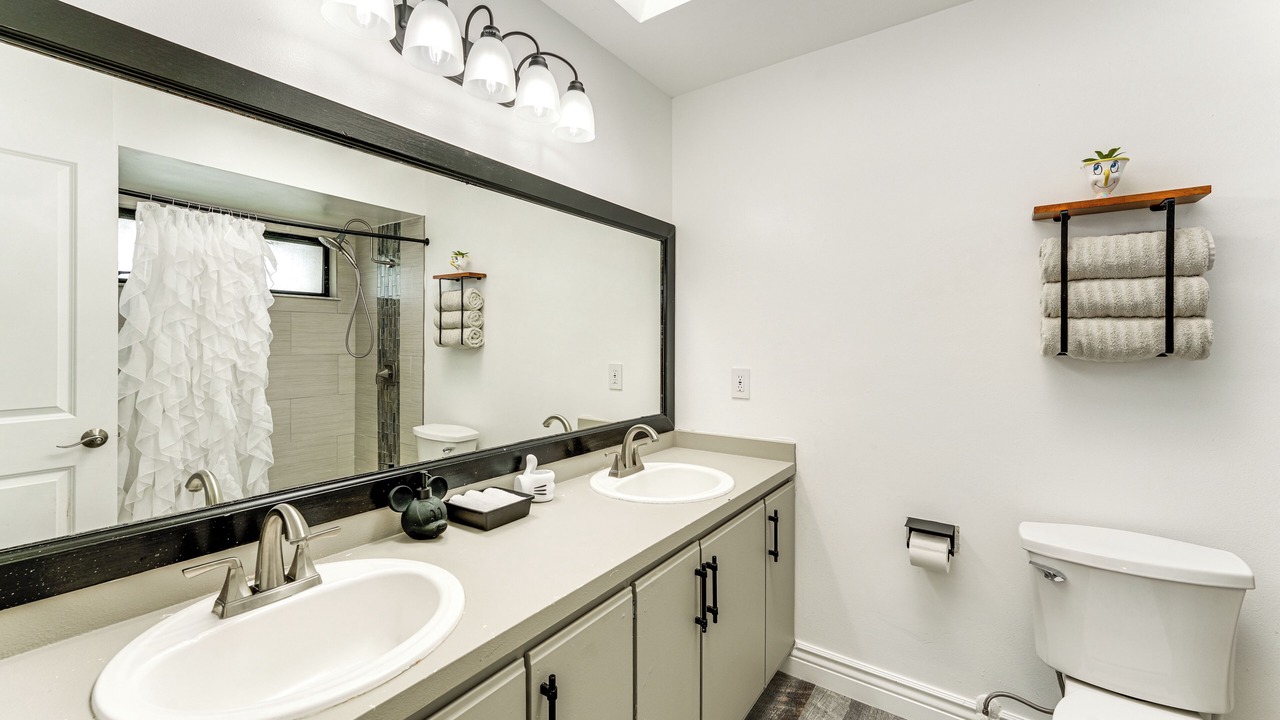 Photo of Bathroom in Buena Ventura Lakes