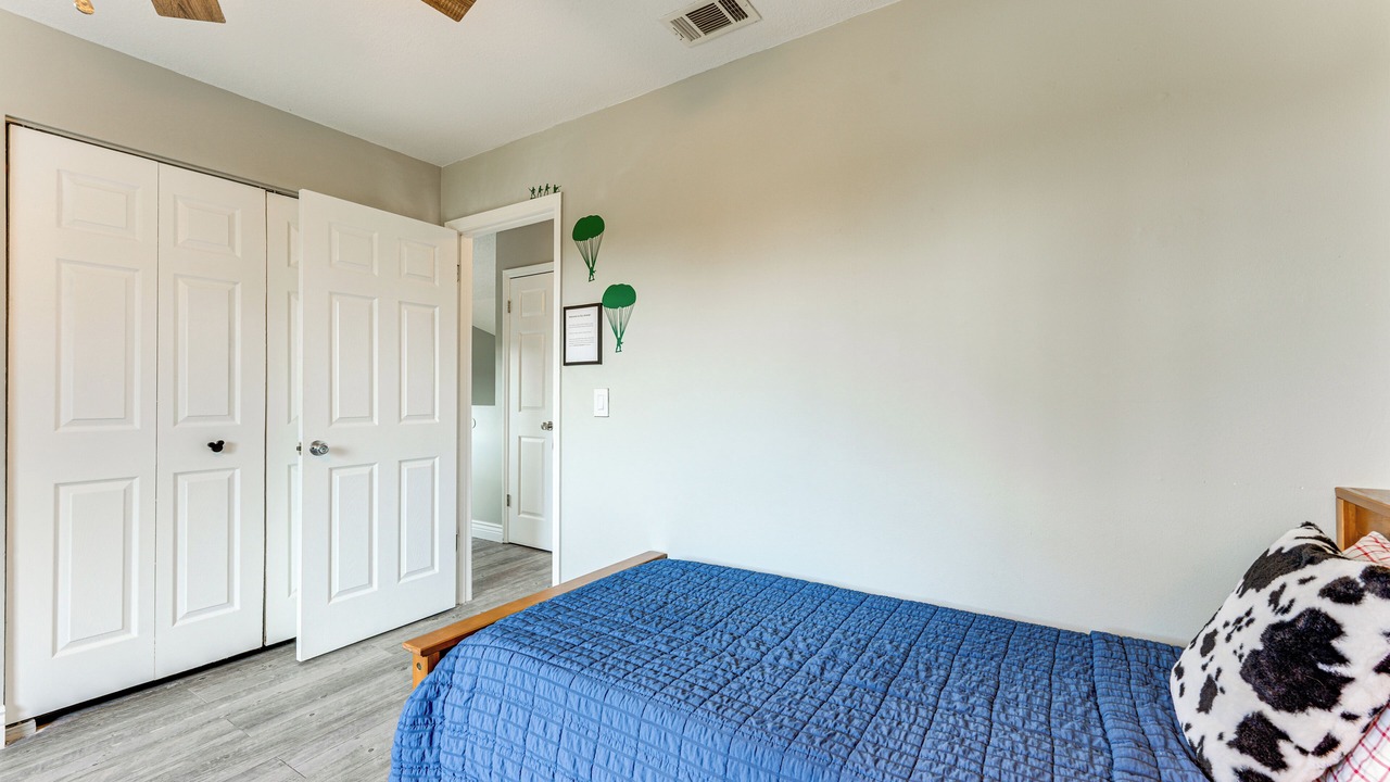 Photo of Bedroom in Buena Ventura Lakes