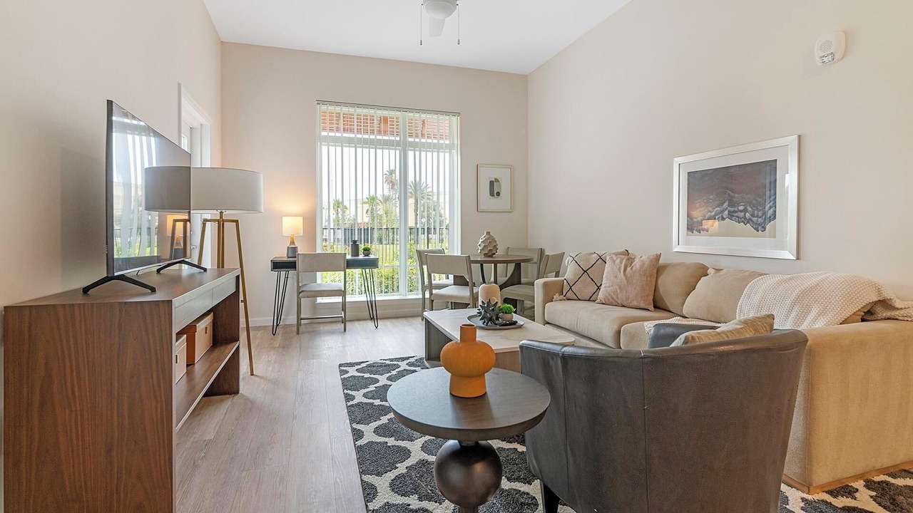 Photo of Livingroom in Florida Center