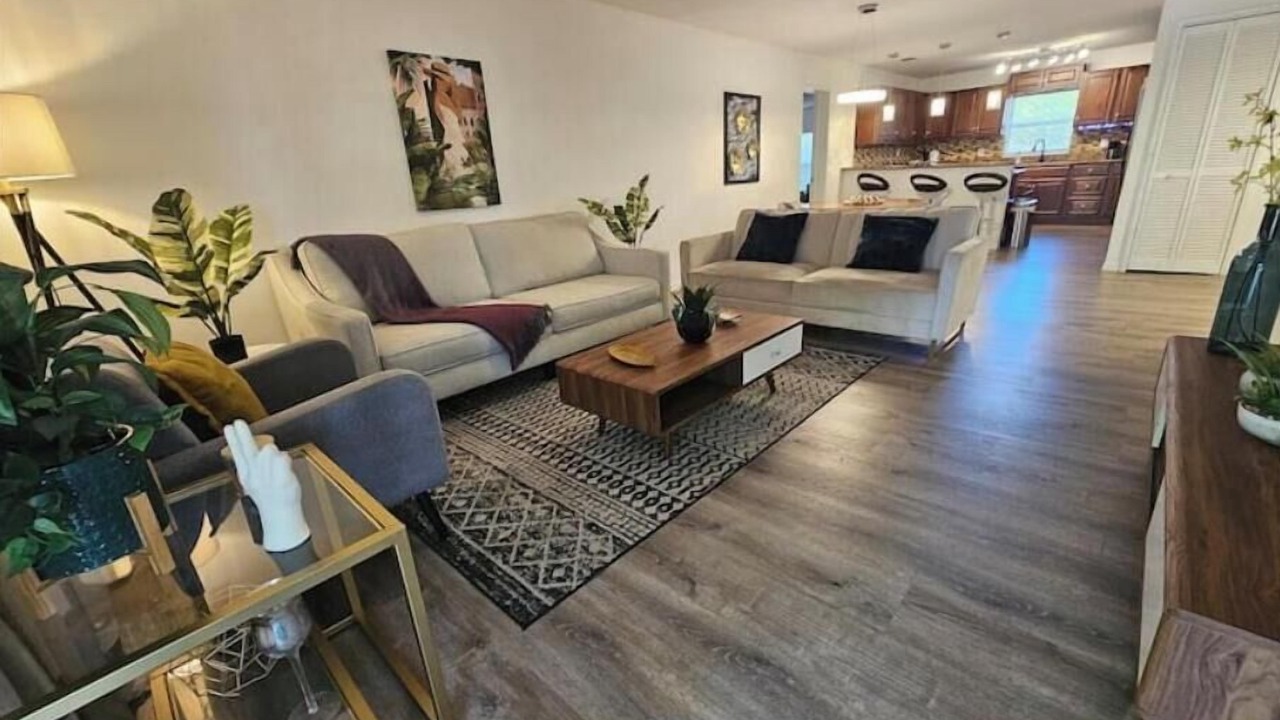 Photo of Livingroom in Lawsona - Fern Creek