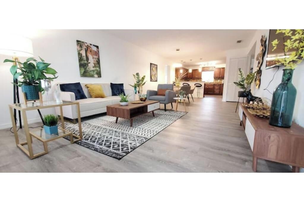 Photo of Livingroom in Lawsona - Fern Creek