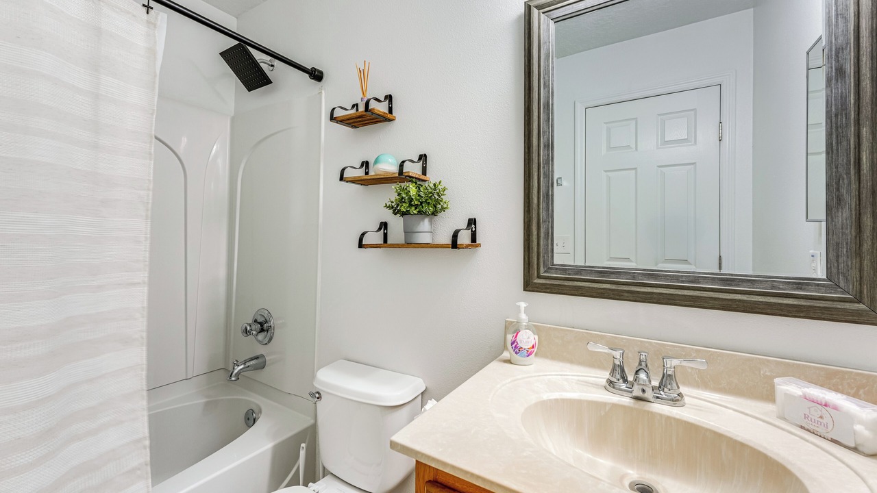 Photo of Bathroom in Crestwynd Bay