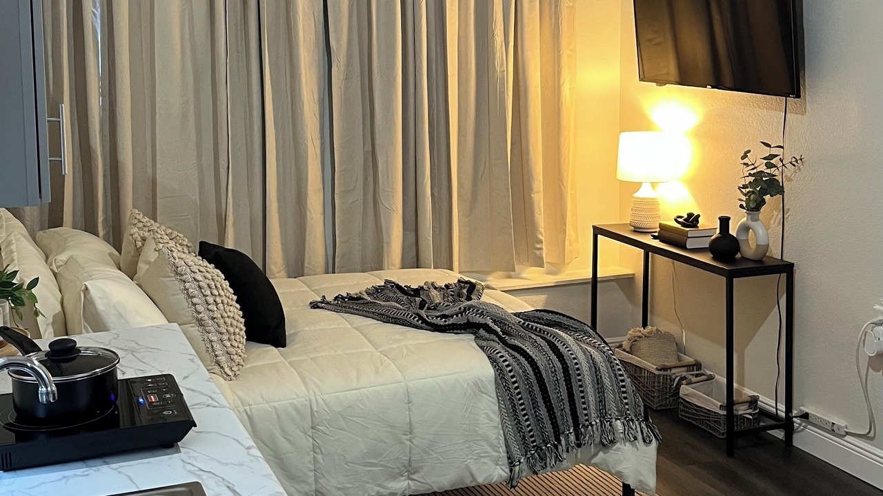 Photo of Bedroom in Azalea Park