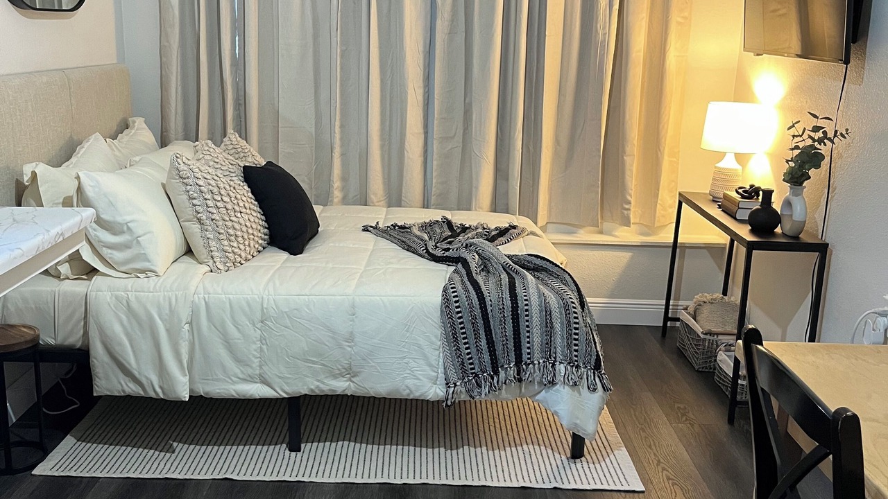Photo of Bedroom in Azalea Park