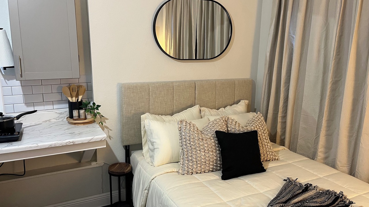 Photo of Bedroom in Azalea Park