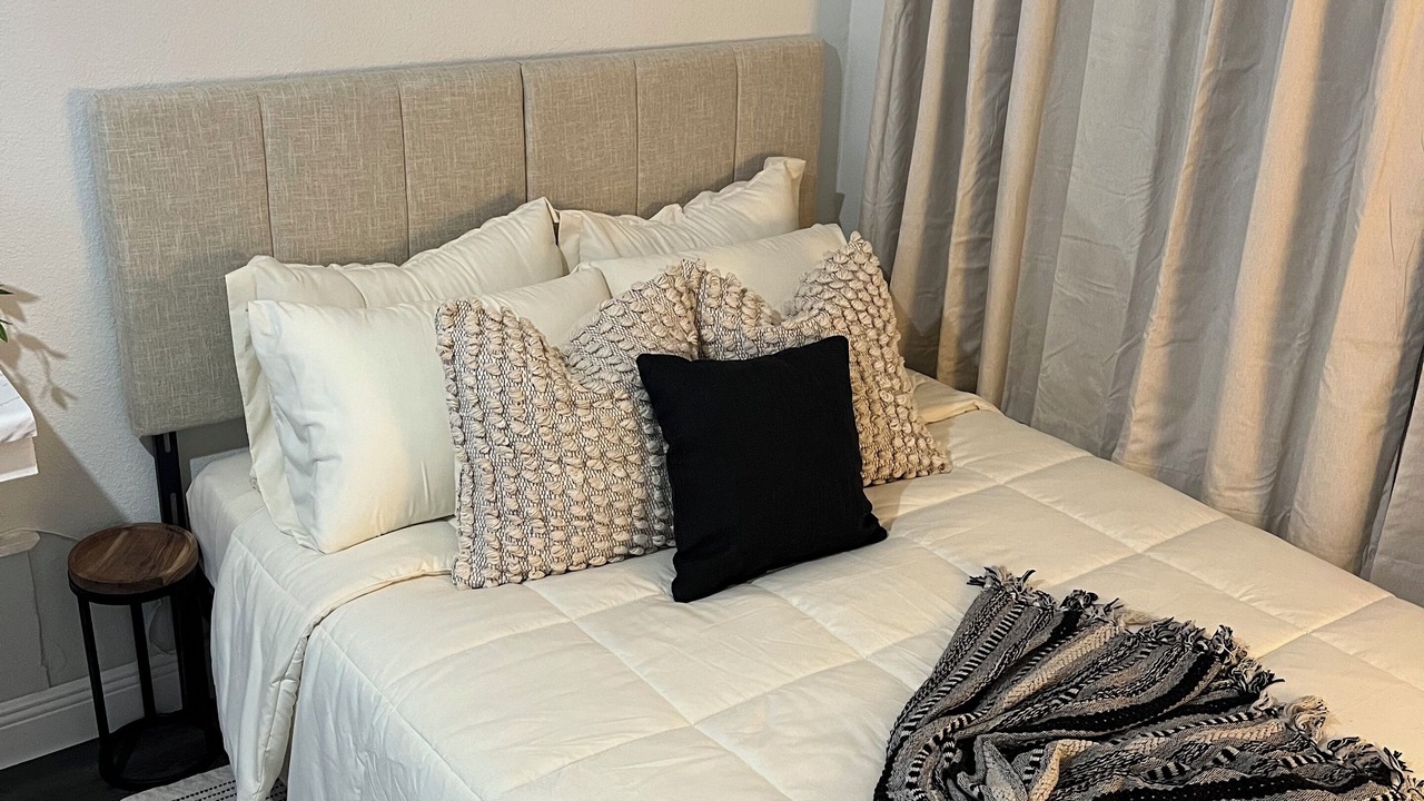 Photo of Bedroom in Azalea Park