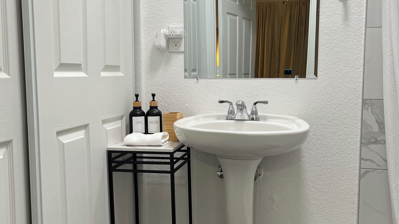 Photo of Bathroom in Azalea Park