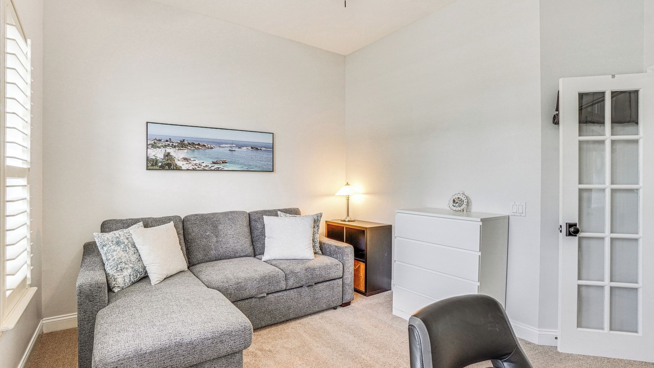Photo of Livingroom in Vista East