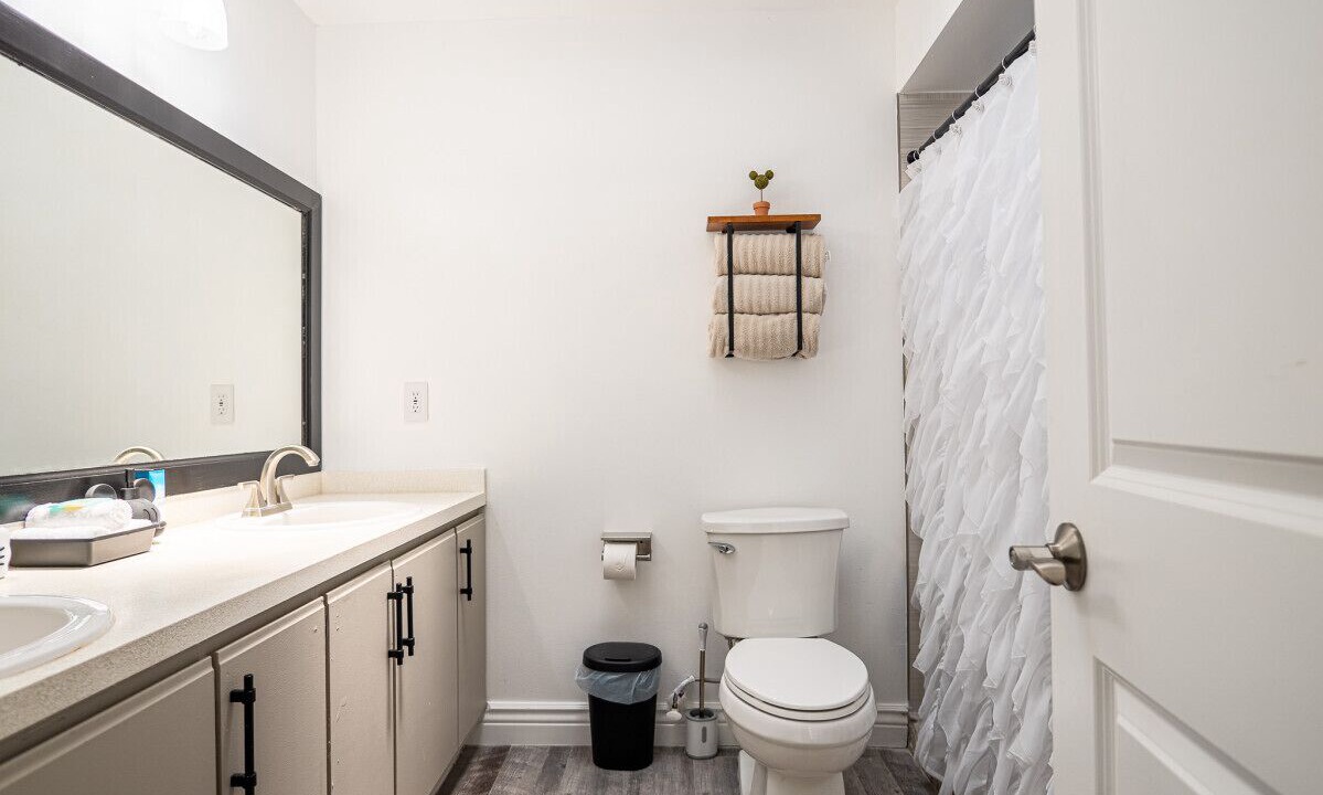 Photo of Bathroom in Buena Ventura Lakes
