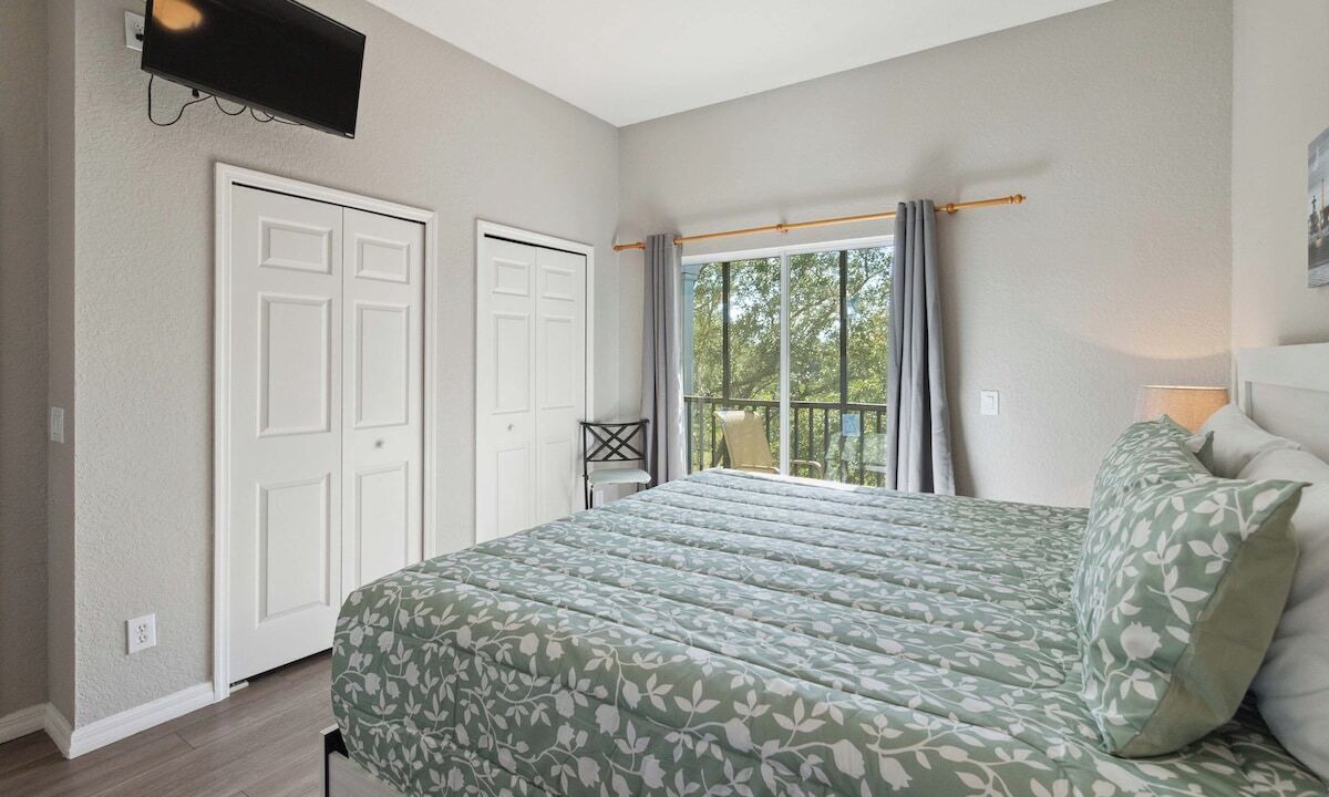 Photo of Bedroom in Bahama Bay