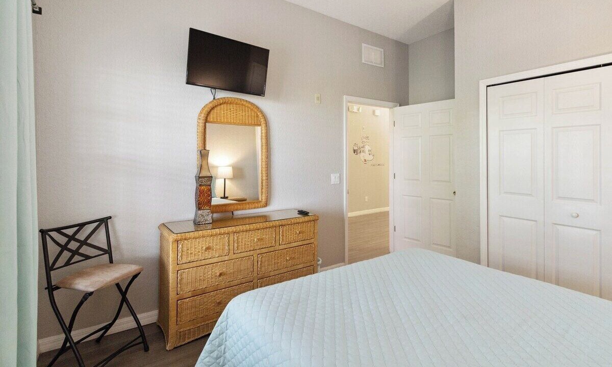 Photo of Bedroom in Bahama Bay