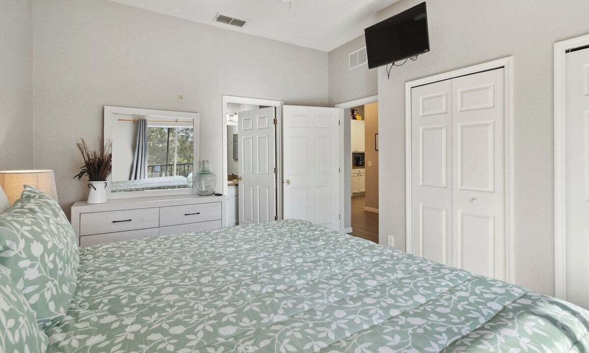 Photo of Bedroom in Bahama Bay