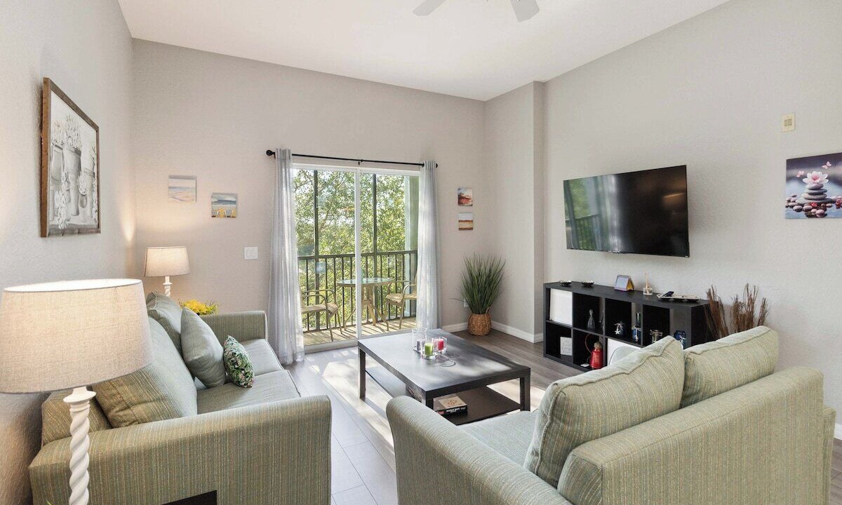 Photo of Livingroom in Bahama Bay