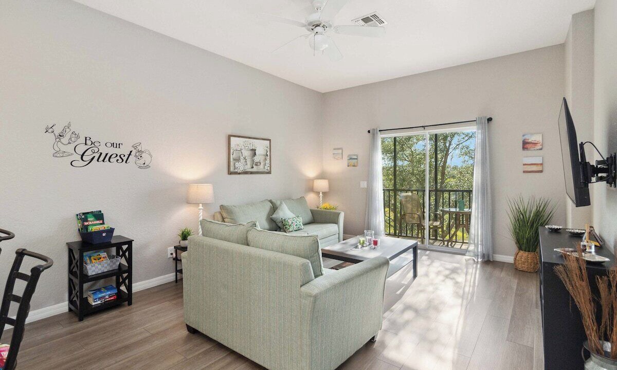 Photo of Livingroom in Bahama Bay