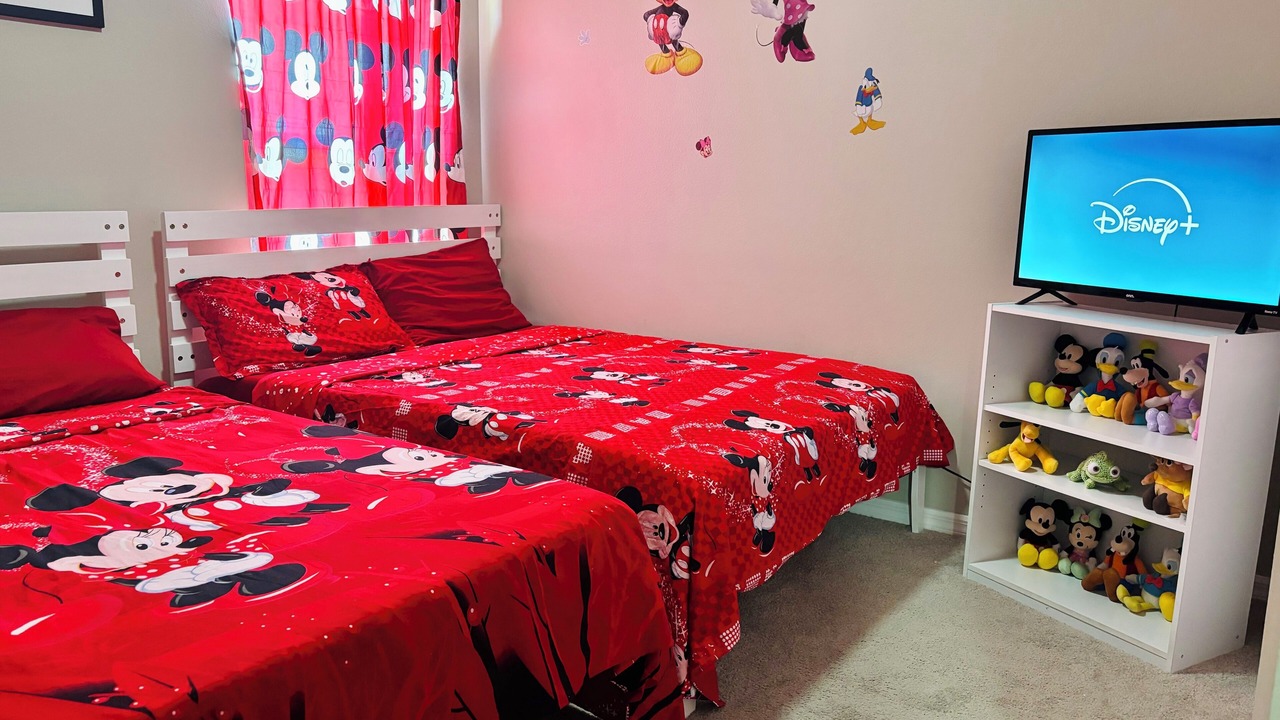 Photo of Bedroom in Crescent Lakes