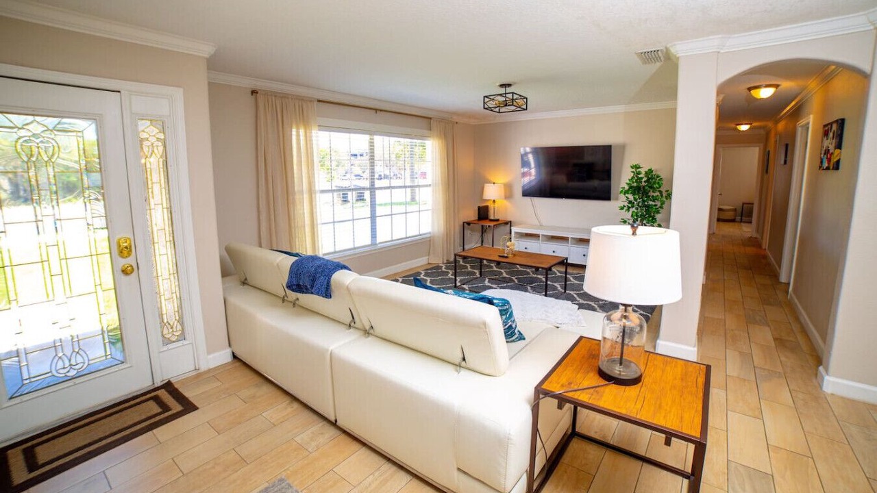 Photo of Livingroom in Florida Center