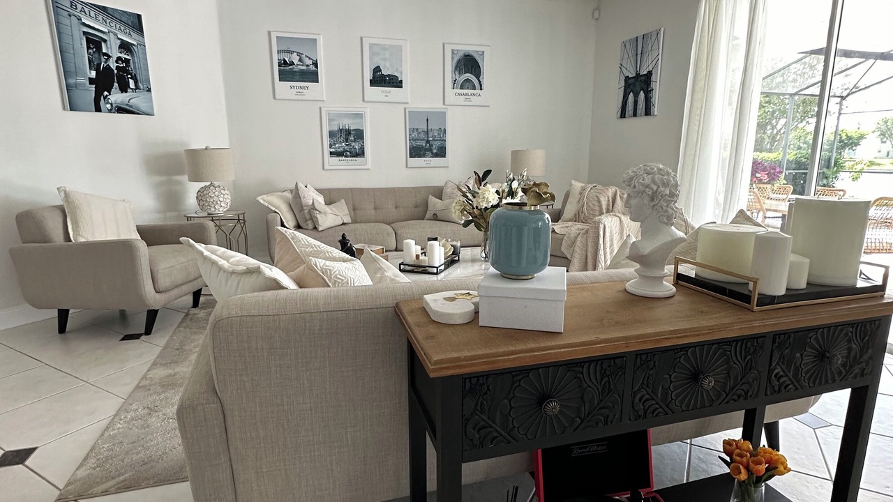 Photo of Livingroom in Vista East