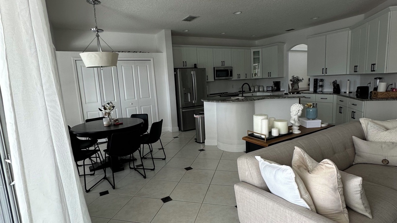 Photo of Livingroom in Vista East