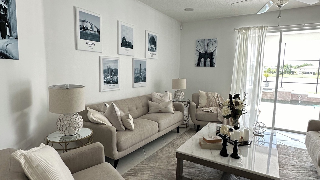 Photo of Livingroom in Vista East