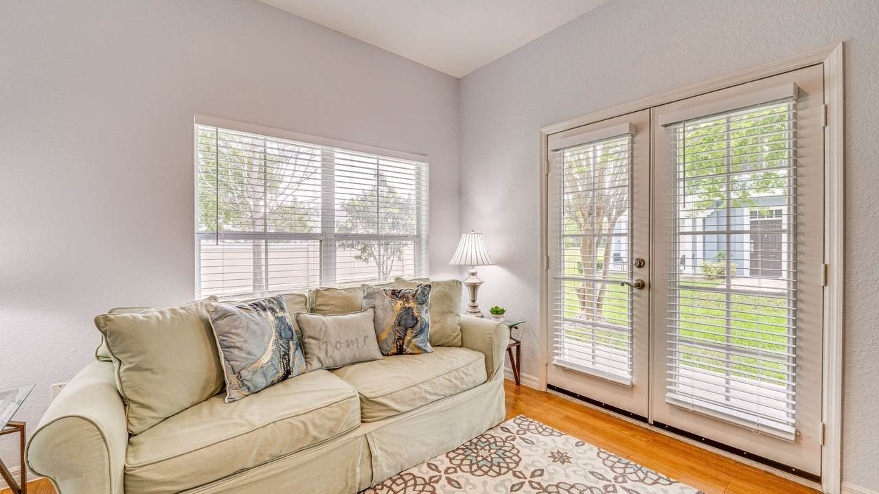 Photo of Livingroom in Venetian Bay Villages